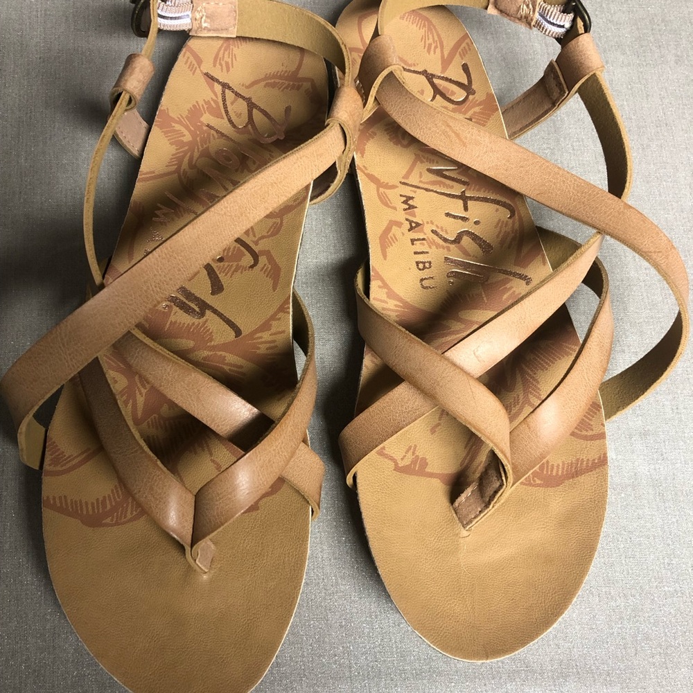NWOT Blowfish Nude Strappy Adjustable Buckle Closure Flat Sandals Size 7.5